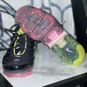 Nike air vapormax plus pink rise women’s 8.5